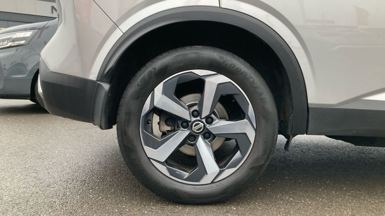 Nissan Qashqai 1.3 DiG-T MH N-Connecta 5dr Petrol Hatchback